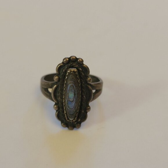 Vintage Oval Abalone Silver Ring With Intricate Detailing Size 6.5 - Picture 1 of 6